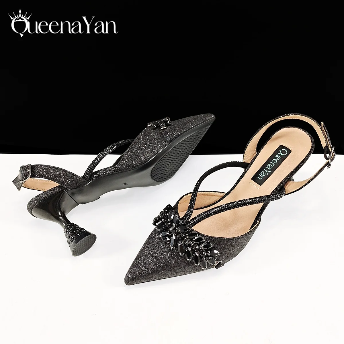

Queena Yan, элегантные женские босоножки на высоком каблуке черного цвета с бриллиантами и декоративным острым носком, вечерние свадебные туфли
