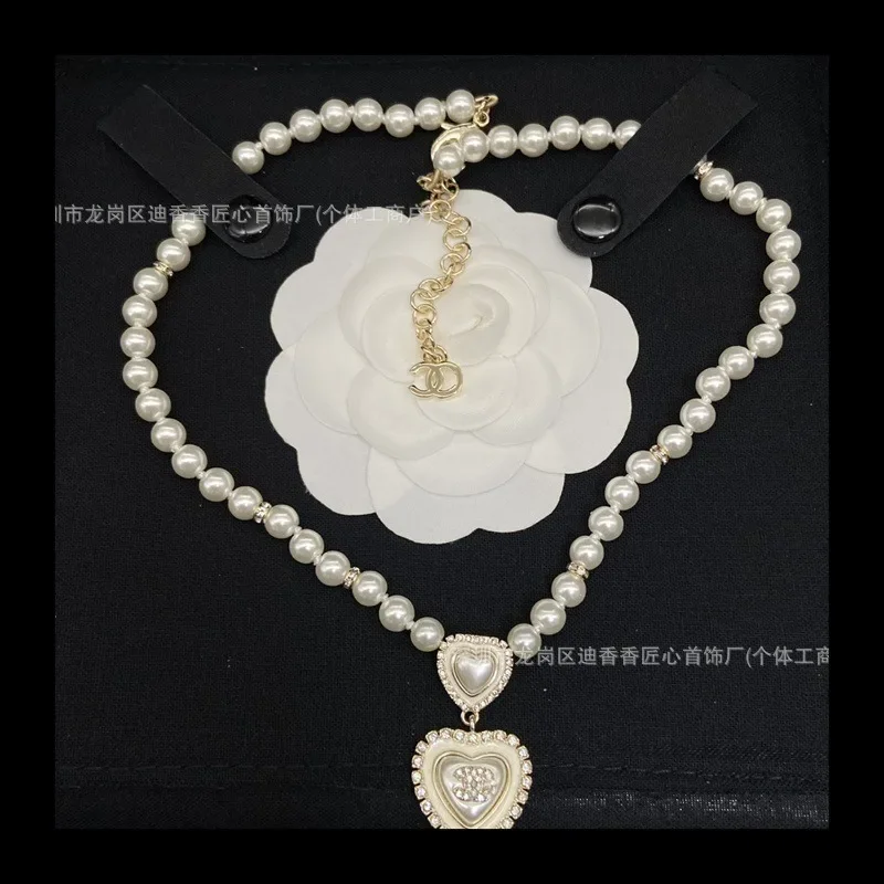 

New White Enamel Love Full Diamond Pearl Necklace Femininity High Sense Peach Heart