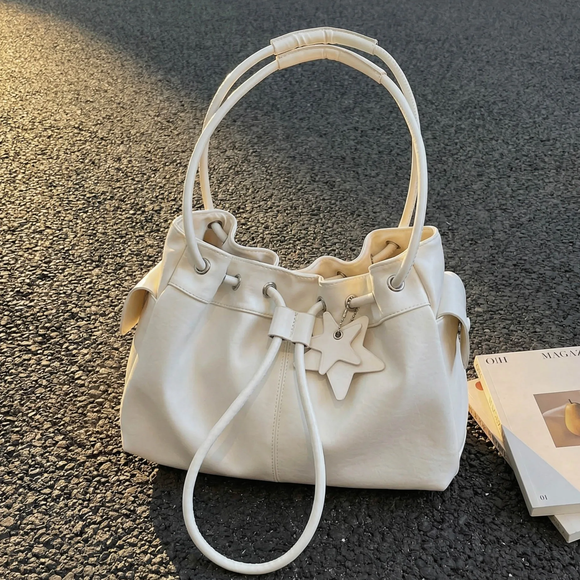 

Fashionable Ladies Bucket Tote Bag Handbag Large Capacity Underarm Bag Stylish High-End Commuter Bag Crossbody Bag For Women