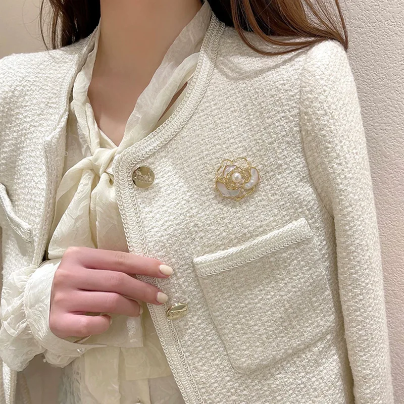 ^1Pc Camellia Flower Pearl Brooch Fashion Luxury Corsage Pin For Women Fashion Scarf Buckle Clothes Corsage Jewelry Accessories