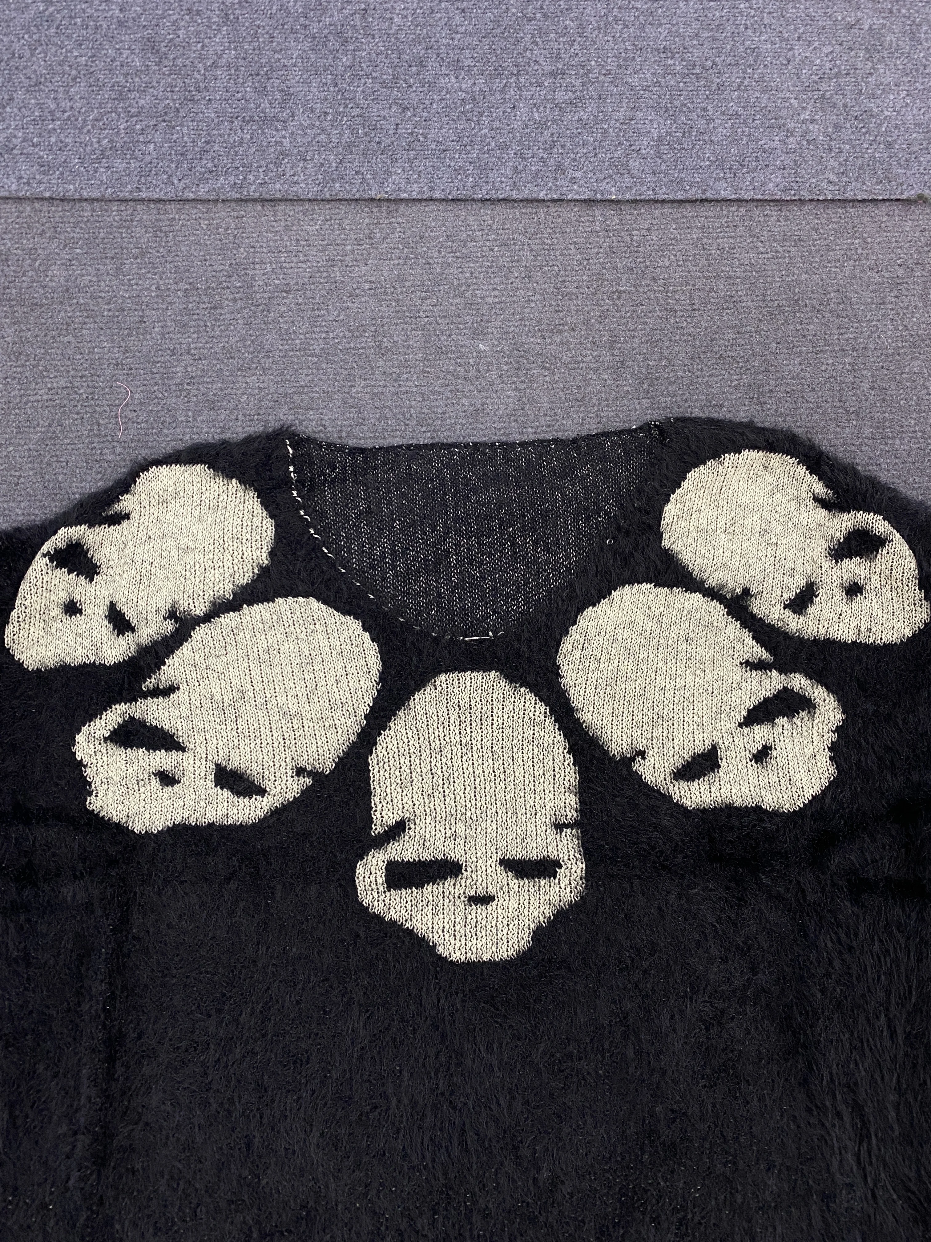 سترة ذات تصميم متخصص داكن، بلوفر عالي الشارع برقبة على شكل حرف V لخريف وشتاء، سترة متماسكة قوطية جديدة