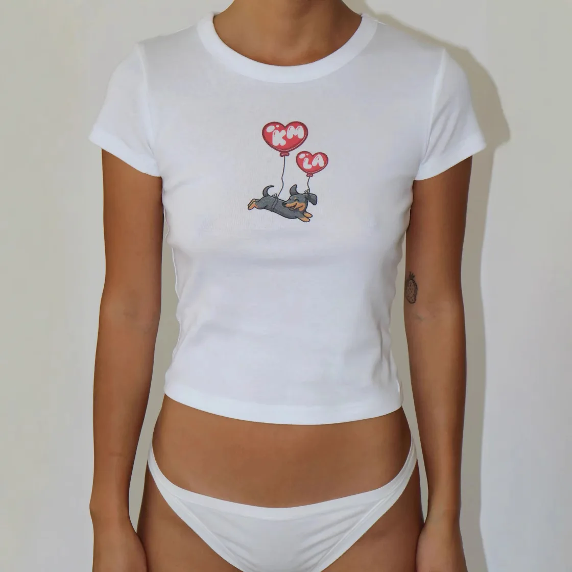 Nova Cseta Fena Slim Fit Estampada Manga Curta Estilo Fofo com Padrão Animal em Tecido de Poliéster para a Primavera 2025