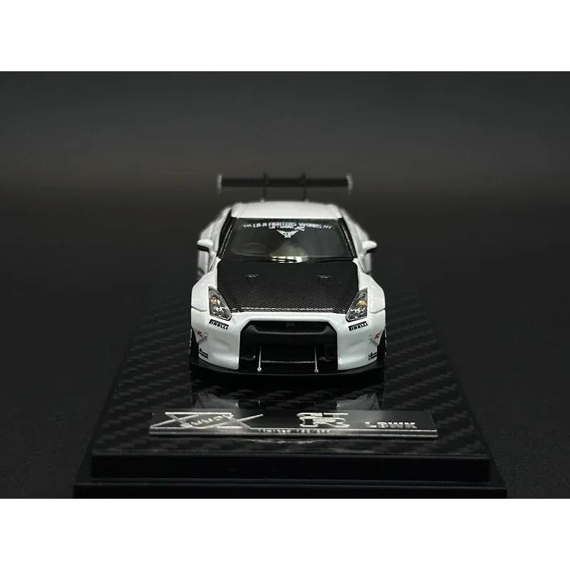 404 خطأ في المخزون 1:64 LBWK GTR R35 غطاء كربون أبيض لؤلؤي راتينج ديوراما نموذج سيارة مجموعة ألعاب مصغرة #3