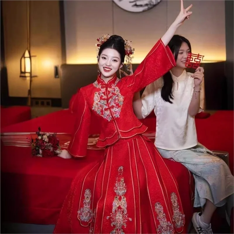 

New Chinese-style red toasting wedding dress