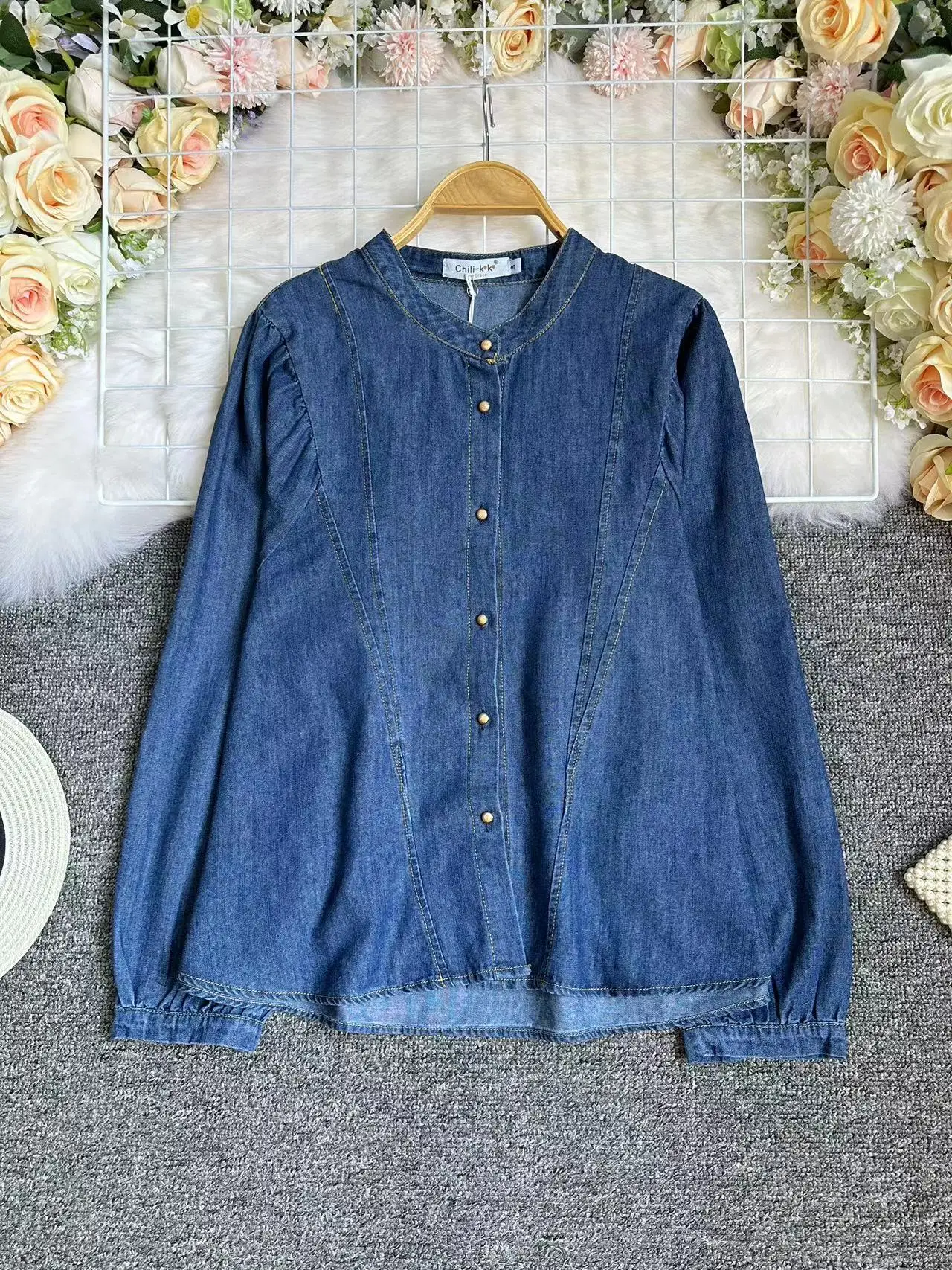 

Элегантная джинсовая рубашка с воротником-стойкой для женщин, осенняя новинка, ретро-стиль, премиум-класс, омолаживающий эффект, с длинным рукавом