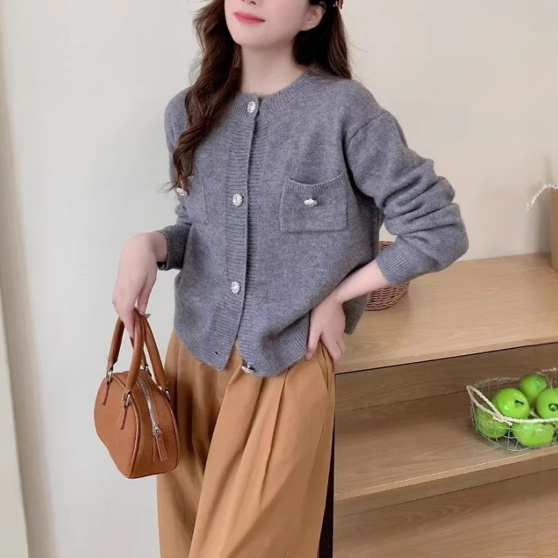 

Xiaoxiangfeng Fashion Grey Knitted Sweater Jacket for Women's Autumn and Winter Wear, Loose Knitted Cardigan Top