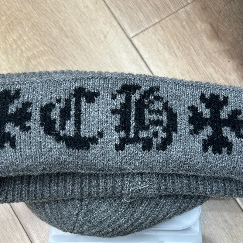 Alien Print Beanie - Soft Warm Knit Hat for Men & Women, Stretchable Slouchy Cap for Casual & Travel