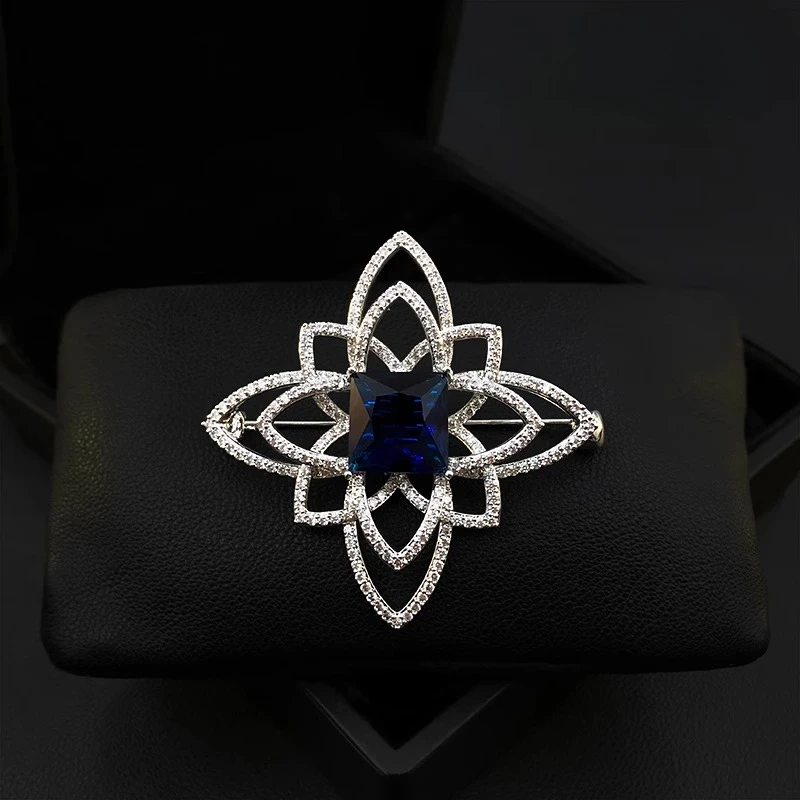 Gorgeous Elegant Sparkling Clover Flower Brooch Hollow Design Luxury Large Leaf Blue Rhinestone Fashion Statement Accessory 1896