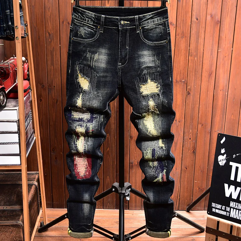 

Высококачественные мужские джинсы с вышивкой и принтом на осень, эластичная и повседневная мода, облегающий крой с небольшими ногами и перфорированными брюками.