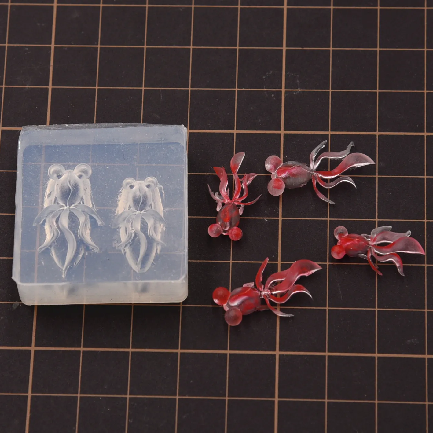 Afbeelding 7: Porseleinen harsklei schattige mini koi vis siliconen mal UV hars sieraden mini goudvis DIY siliconen mallen