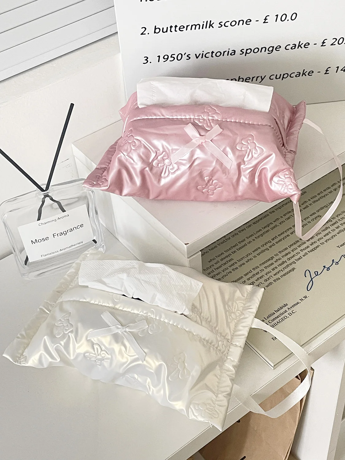 Quilted waterproof tissue box, portable and hangable in the car, with a bow design, ins-style, high aesthetic value