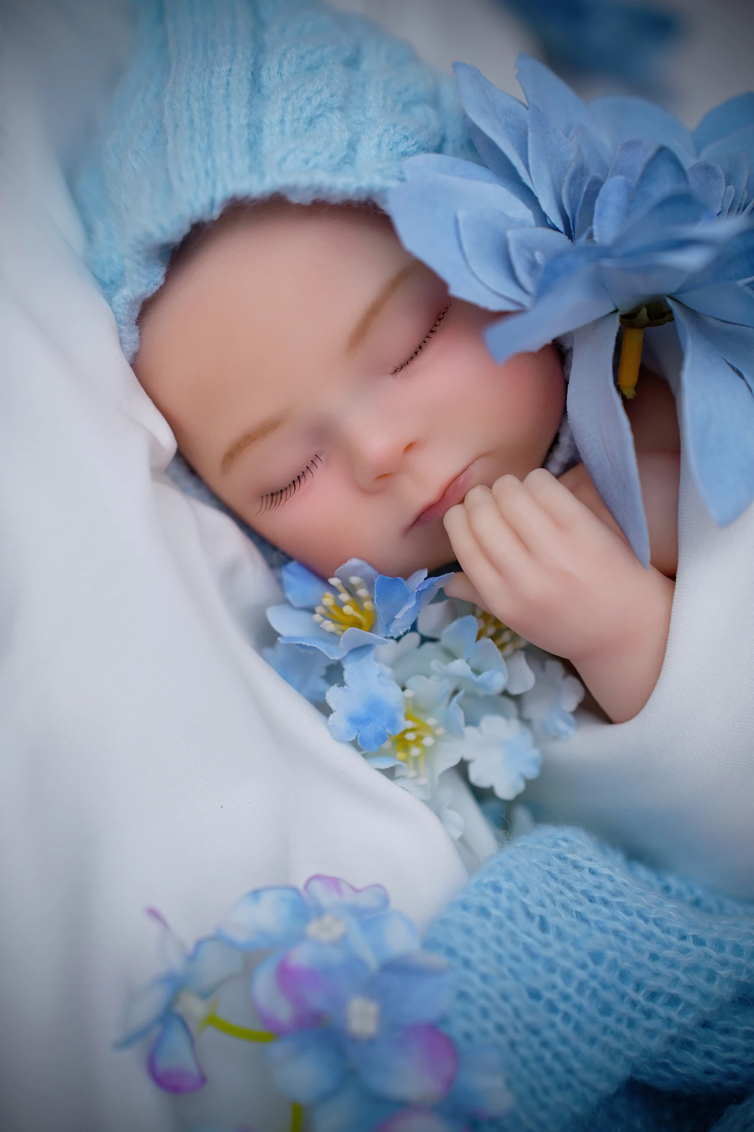 16 Inch Realistic Soft Silicone Reborn Baby Boy Doll 40cm Newborn Collectible Play Doll with Clothes for Doll Enthusiasts