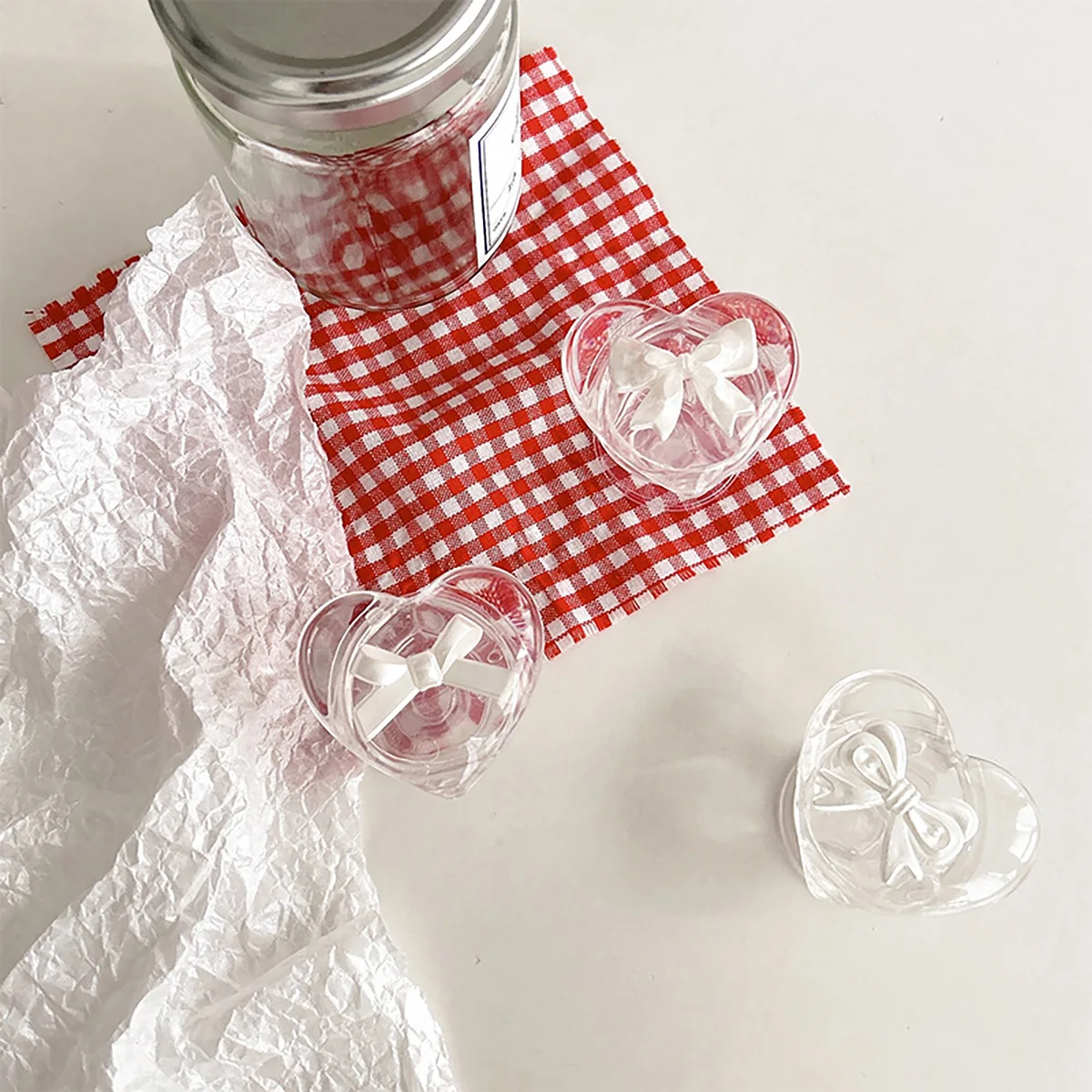 Um arco transparente em forma de coração nicho simples e fresco suporte de telefone personalizado, arco transparente em forma de coração resina estilo coreano simples e elegante internet celebridade fresco telefone airbag titular