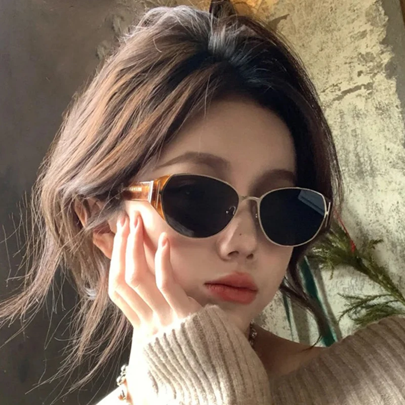 

Women's High-end Retro Slim Old Style Square Frame Sun Protection And Ultraviolet Sunglasses 2239