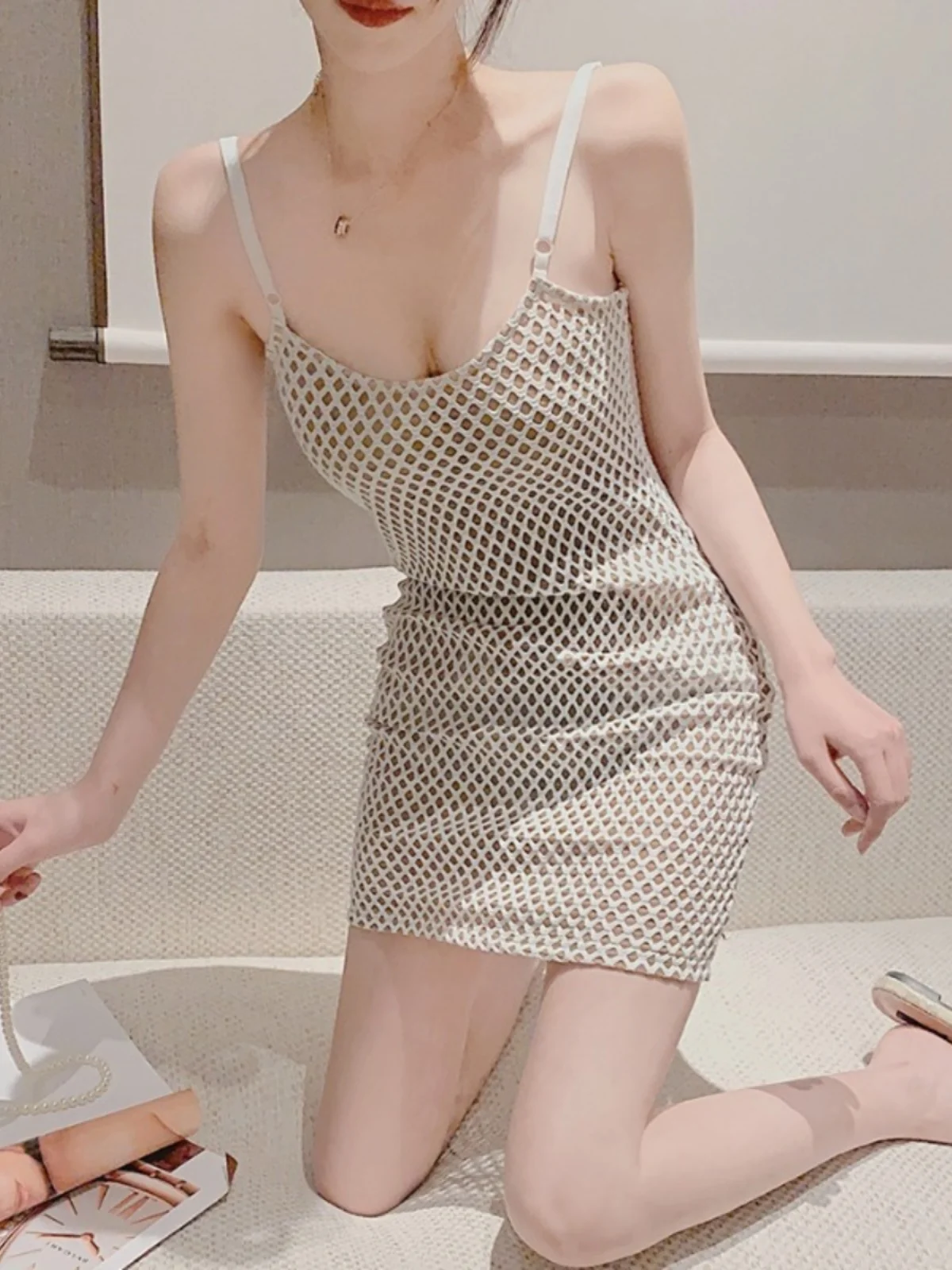 セクシーなメッシュのローカット、背中開き、スリムフィットのミニドレス、ストラップ付きショートスカート、ベースレイヤー、ボディシェイピング、スリムなガウン