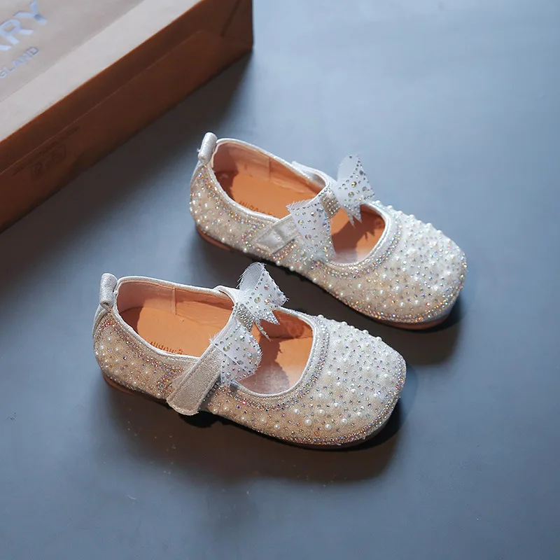 Chaussures en cuir avec biscuits et perles pour petites filles, sandales pour enfants, nœud mignon, princesse, fête, danse, mariage, mode, automne, nouveau, 2023