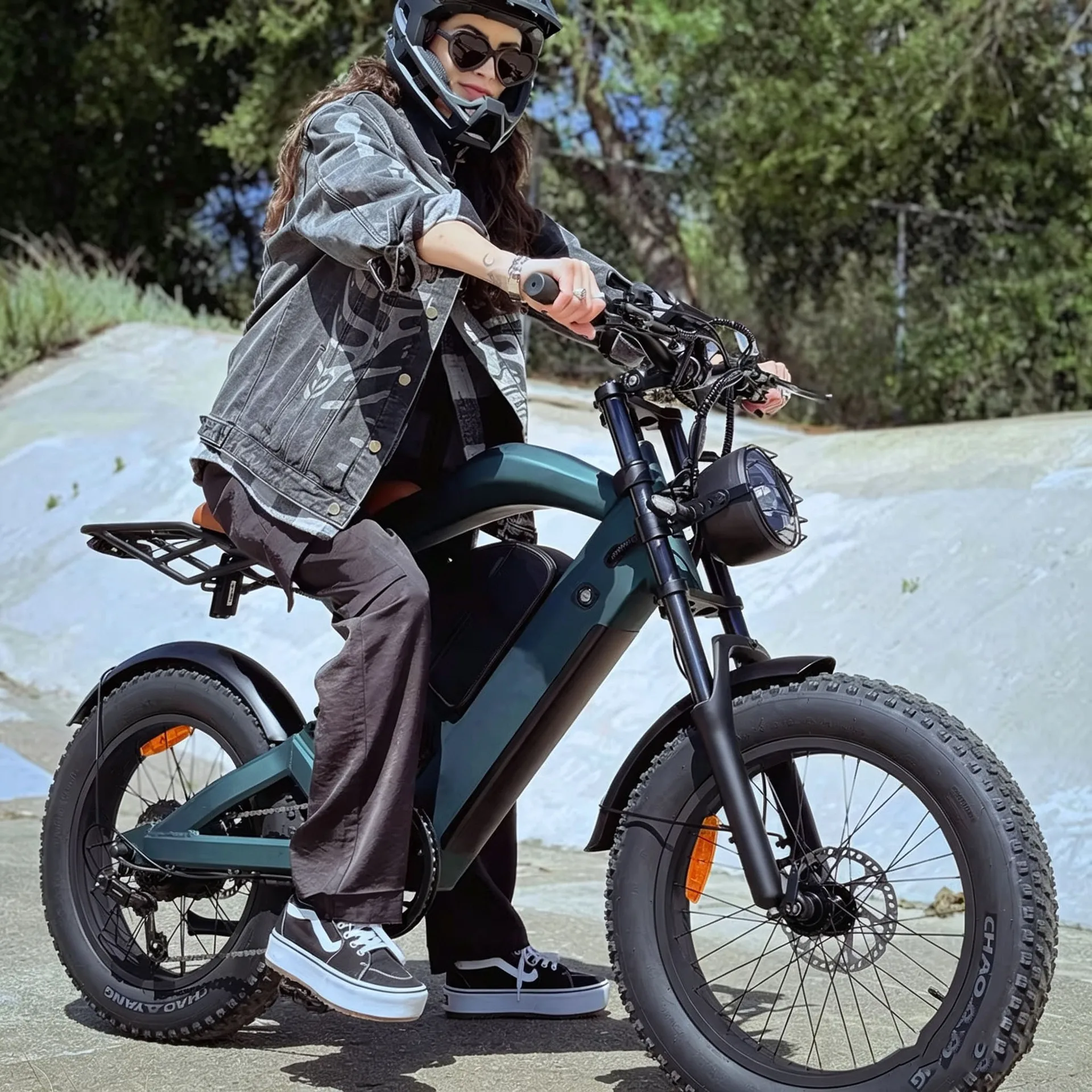 Electric Fat Tire E-Bike 20 Inch, All-Terrain Adult Ebike, Powerful Motor, Long Battery Life, Suitable for Europe and America