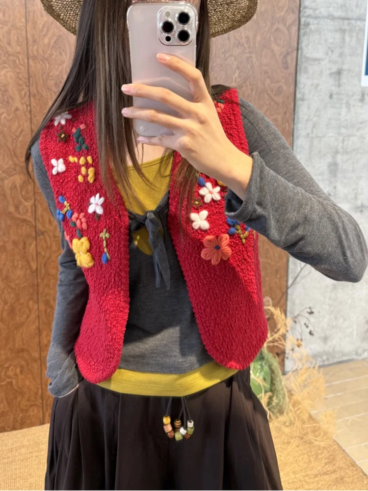 High-End European Spring Summer Design Loose Handmade Embroidery Sleeveless Knitted Open Cardigan Vest Outerwear Top for Women