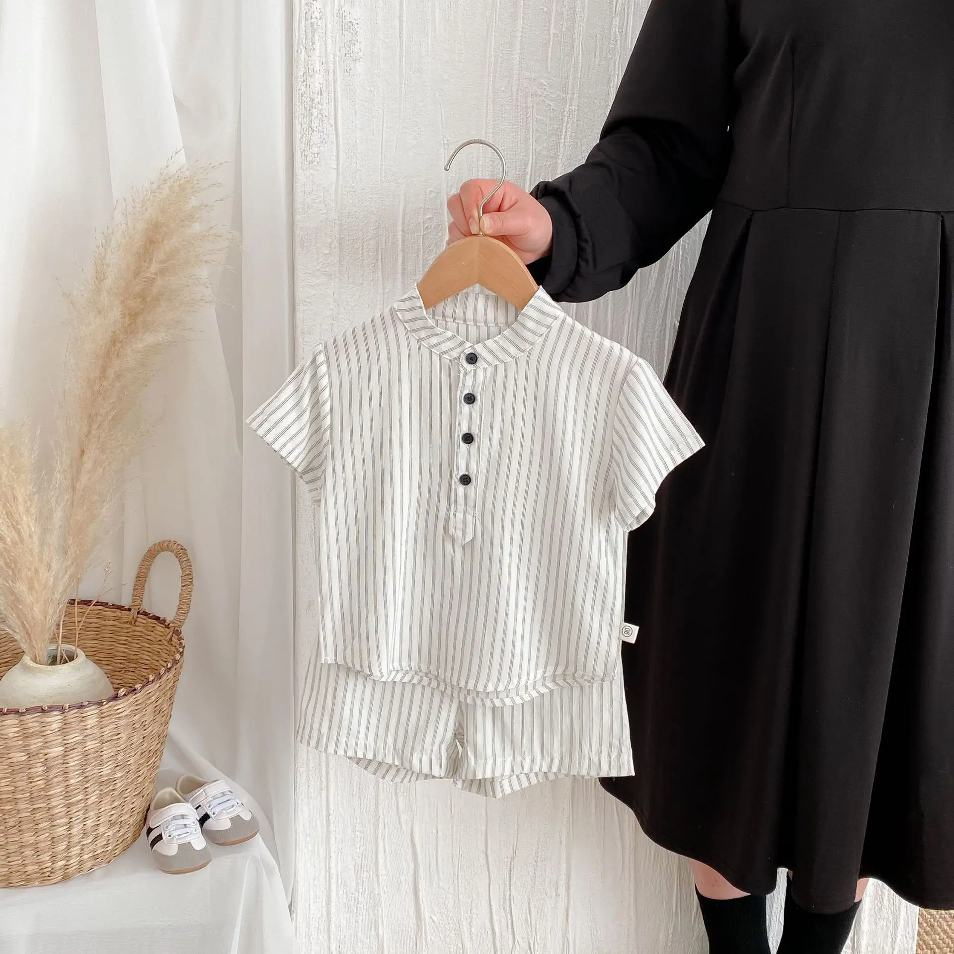 Children's Boys' Short-Sleeved Shirt and Shorts Two-Piece Set, Simple Casual Small Stand-Up Collar Striped Summer Boys' Fashionable Cotton Suit