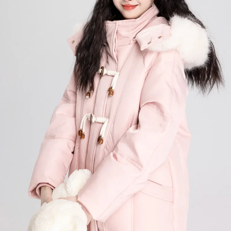 2024 nuovo Casual inverno addensato fibbia in corno rosa lungo piumino giacca alla moda e Versatile per le donne