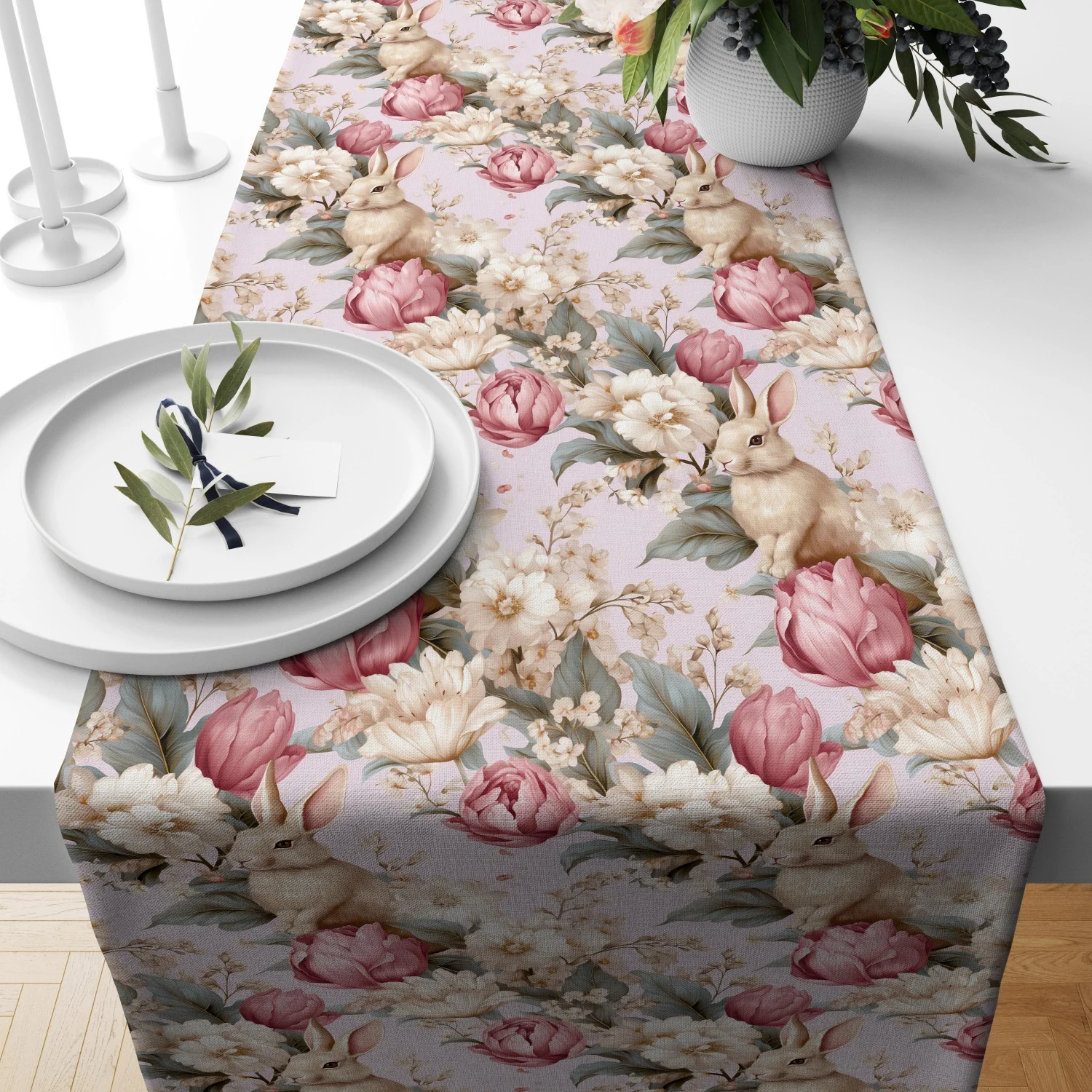 Vintage Hasen-Tischläufer, Elegante Frühlingsdekoration für Ostern, Cottagecore-Heim, Blumiger Esstisch-Akzent