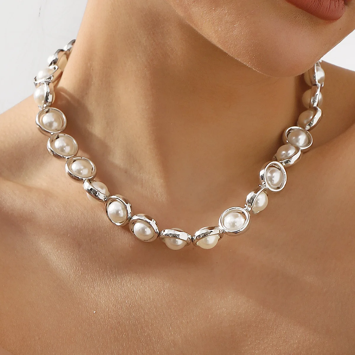 Elegant Little Fragrance Pearl Necklace, Vintage and Minimalist Hollow-Out Style Utheisa Kong Design-inspired Collarbone Chain