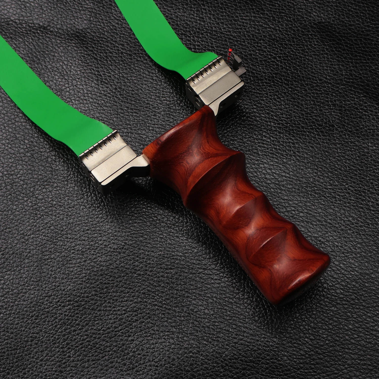 

Titanium Alloy Slingshot High Quality Wooden Handle Titanium Alloy Slingshot Professional Shooting Sling Hunting Equipment