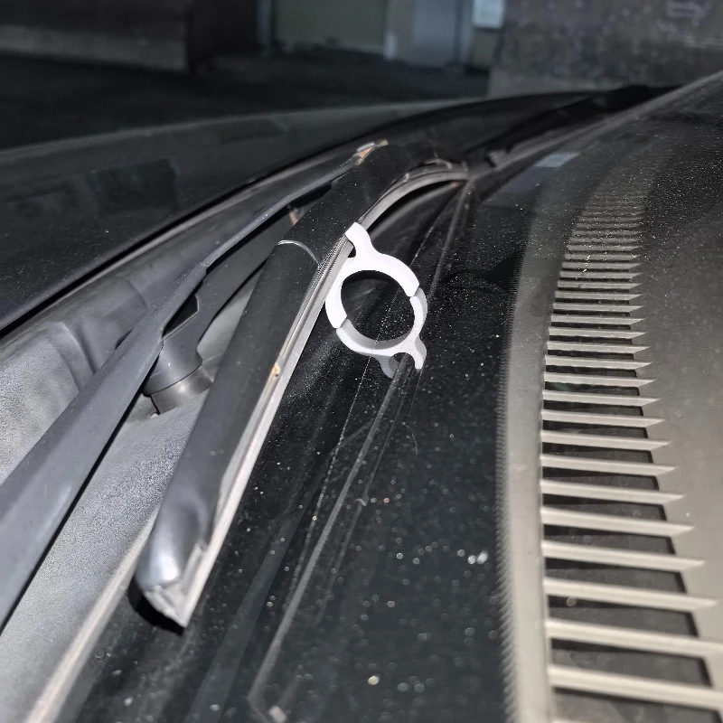 2 個車のフロントガラスワイパー不凍液ブラケットワイパー雪防御保護ラック冬アンチスリップワイパークリップカーアクセサリー