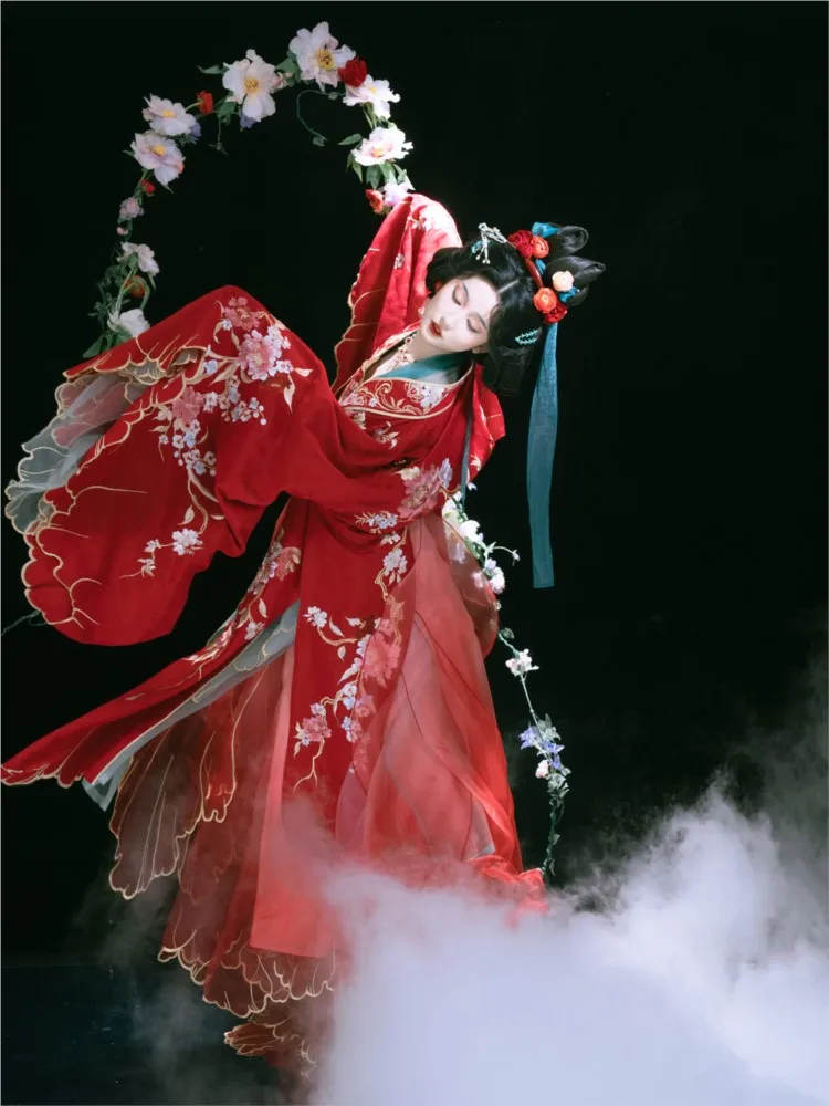 

Hanfu wedding dress heavy embroidery large-sleeved shirt torn skirt red Hezi national and elegance