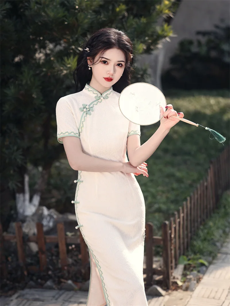 2024 Spring/Summer New Lace Mid length Side Eight Button Lace Qipao Art Retro Girl Mandarin Collar Cheongsam