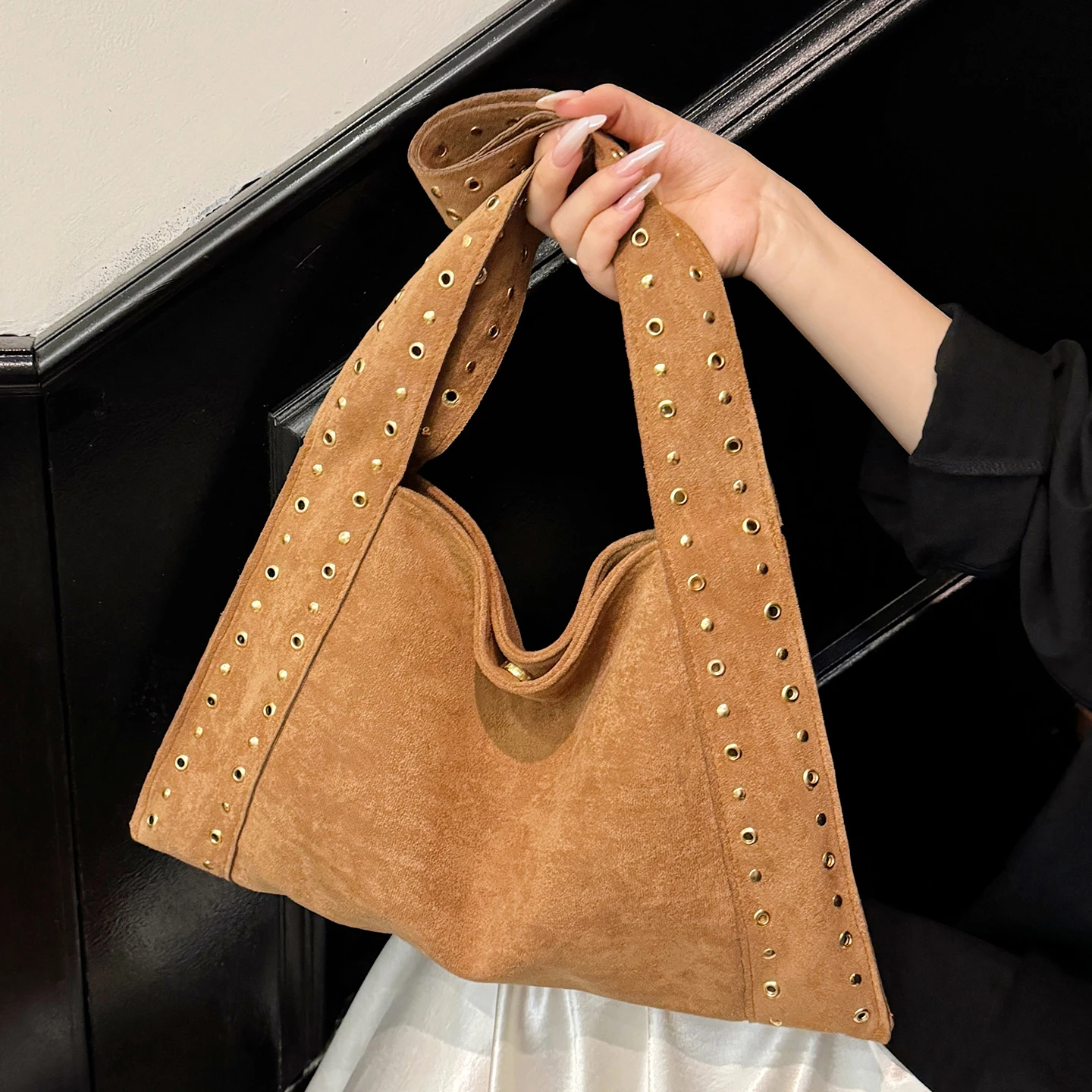 

Suede Frosted Bag for Women Rivet Decor Design Large Capacity New Autumn Winter Retro Single Shoulder Armpit Work Commuting Bag