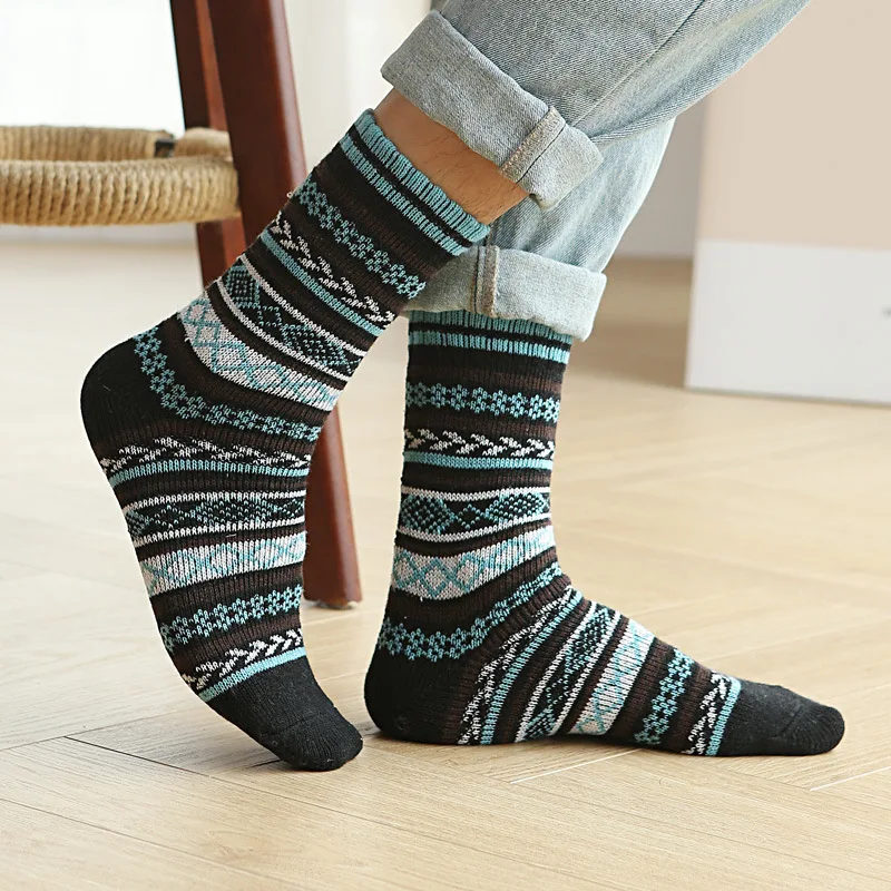 

5 Pairs Autumn and Winter New Cotton Thickened Warm Retro Men's Mid Tube Socks Ethnic Style Striped Men's Casual Cotton Socks