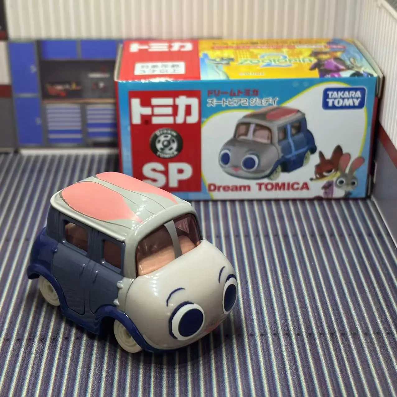 TAKARA TOMY Zootopia 2 Alloy Toy Car Goody Carry Simulation Play Vehicle Disney Theme Non-Remote Control Model Toy
