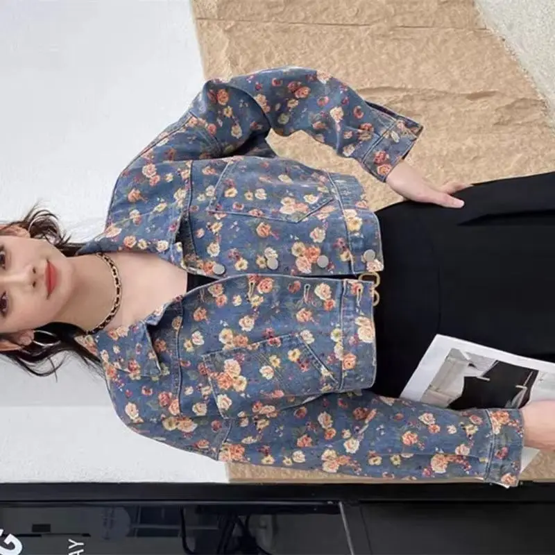 

Красивая короткая джинсовая куртка для женщин, весна-осень 2026, новое джинсовое пальто, модное джинсовое пальто с принтом, женская верхняя одежда