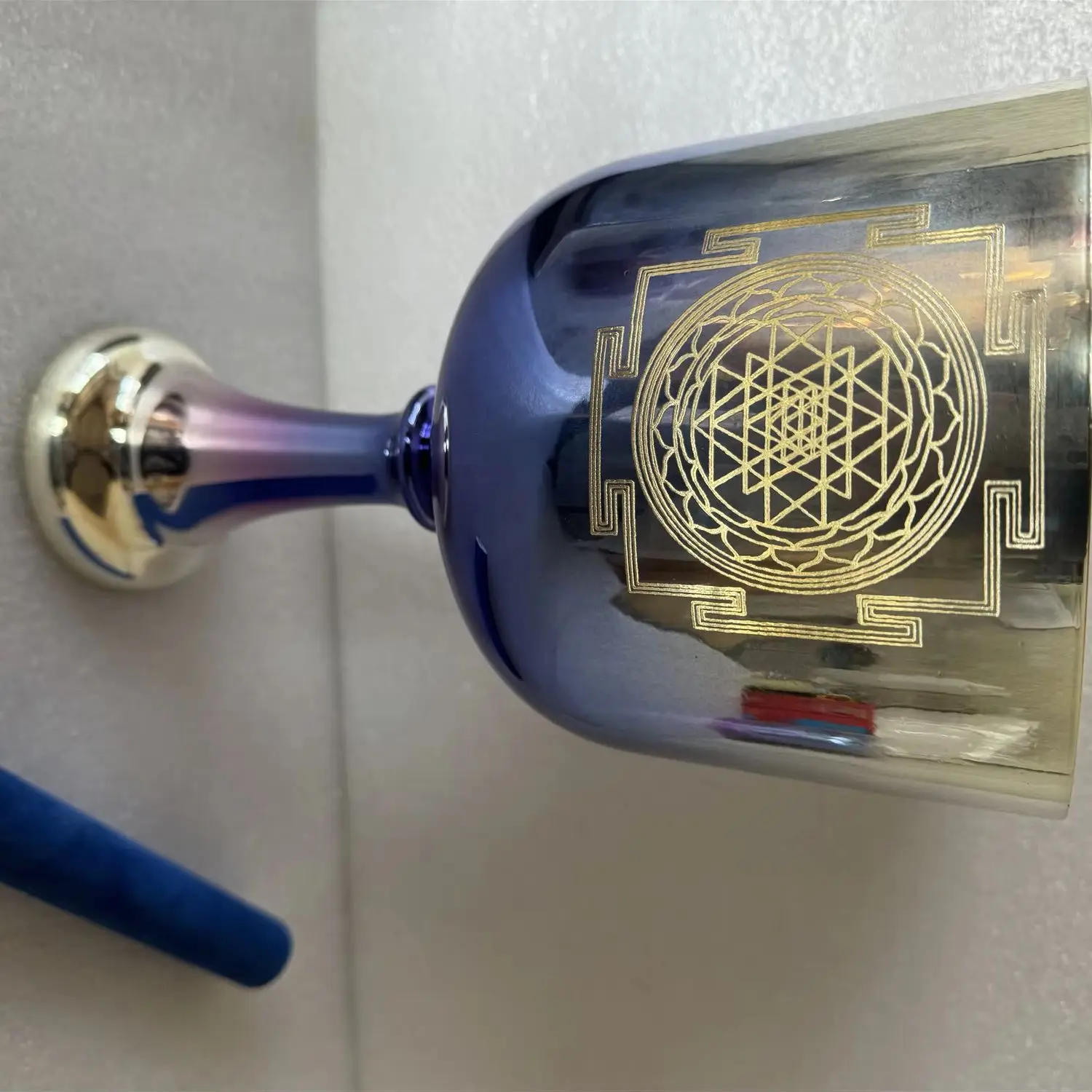 

3-я октава, 432 Гц, заметка G, чакра в горле или G # Чакра щитовидной железы, около 7,25 дюйма, кристалл, поющий, халц и виногрань, с гравировкой Шри Юантра