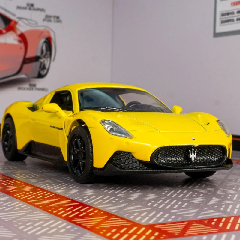 

1:33 Maserati MC20 alloy car model ornaments collection doors can open children's toys with acousto-optic pull back gift