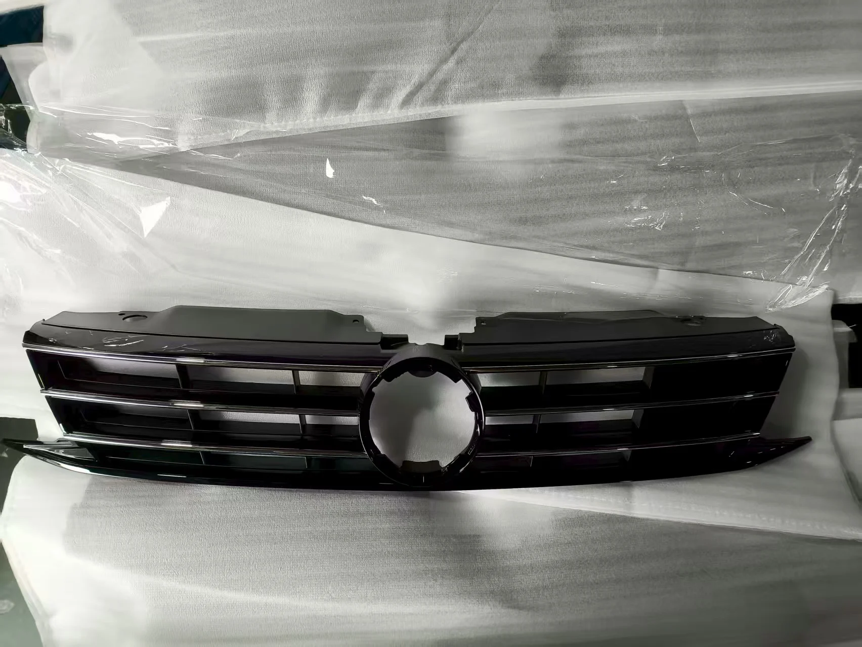 

ДЛЯ автомобиля VW Jetta 2015 года передняя GRILLE OE 16D853653