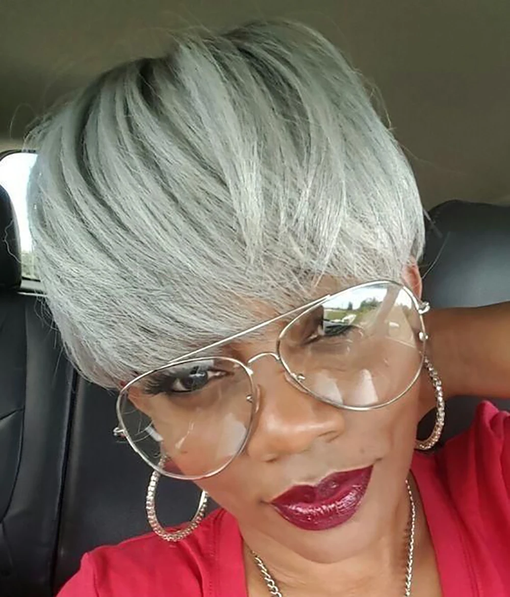 باروكات شعر طبيعي مفرود قصير للنساء شعر برازيلي بقص عابث لون رمادي باروكات من شعر طبيعي مع غرة مصنوعة آليًا تم قطعه مسبقًا