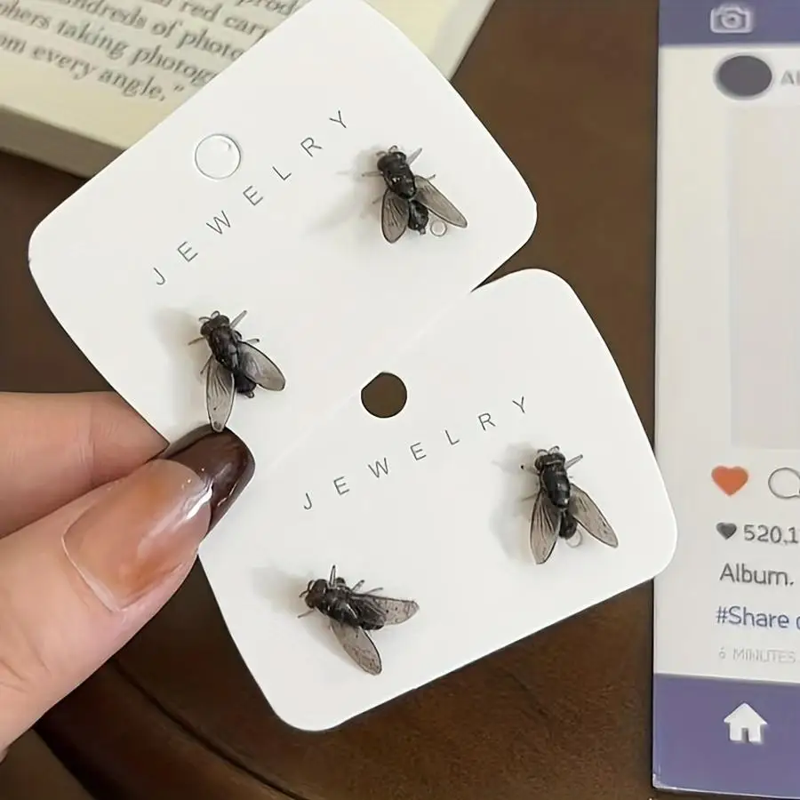 1/5/10/20/50/100pcs [Halloween Gift] 1 Pair of Realistic Fly Stud Earrings, Gothic-style Simulated Insect Animal Earrings, Fun P