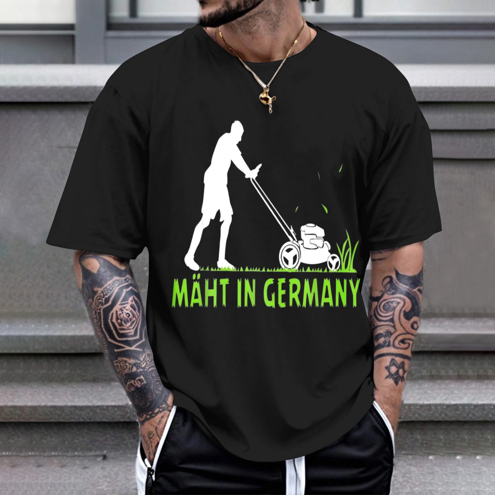 Herren-T-Shirt „Mäht In Germany“ Rasenmäher-Mann-Design für Freizeitkleidung, Partys und Karneval-Outfits