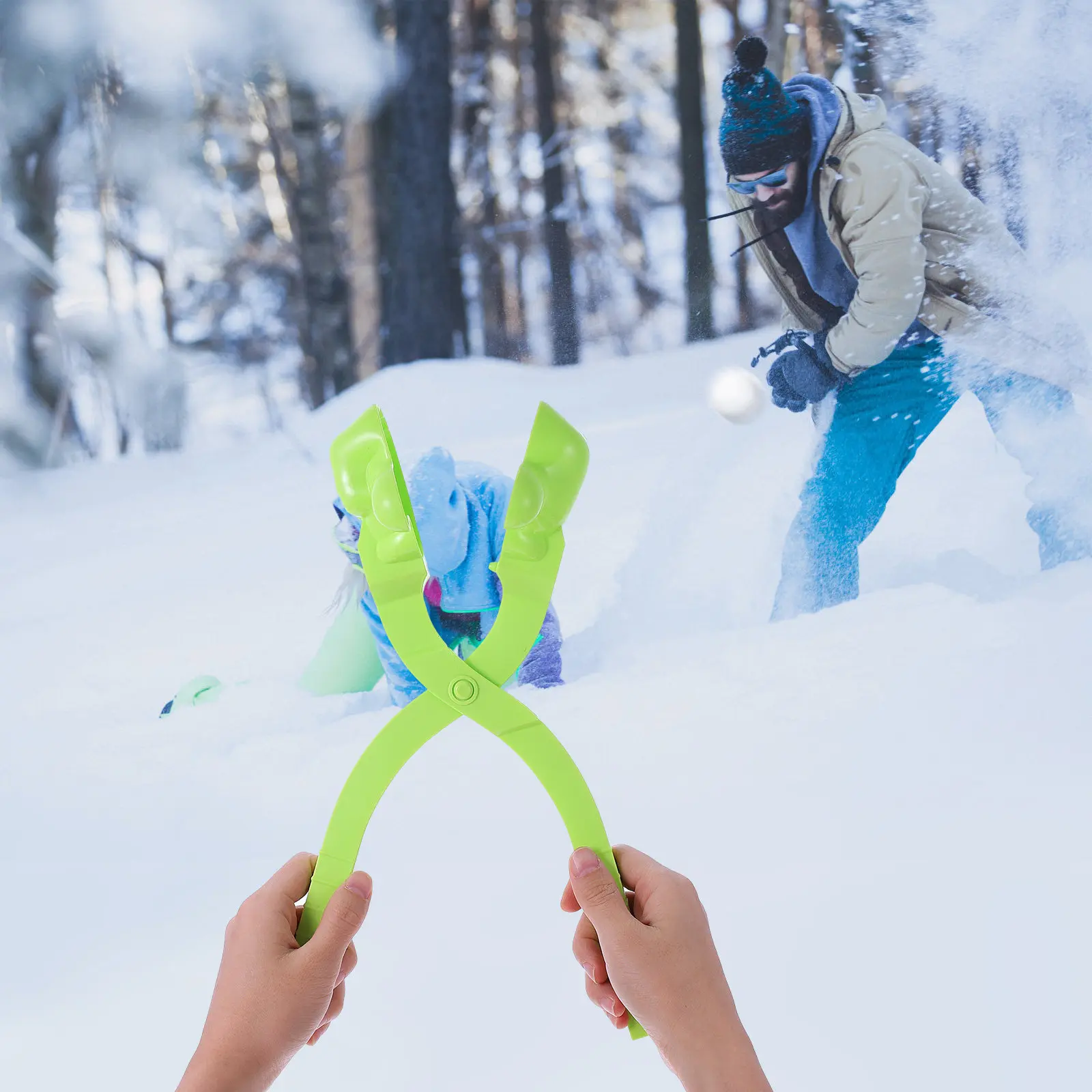 1PC Clip-On Safe Mild Plastic Snow Ball Mold for Kids Winter Outdoor Play & Family Snow Fighting
