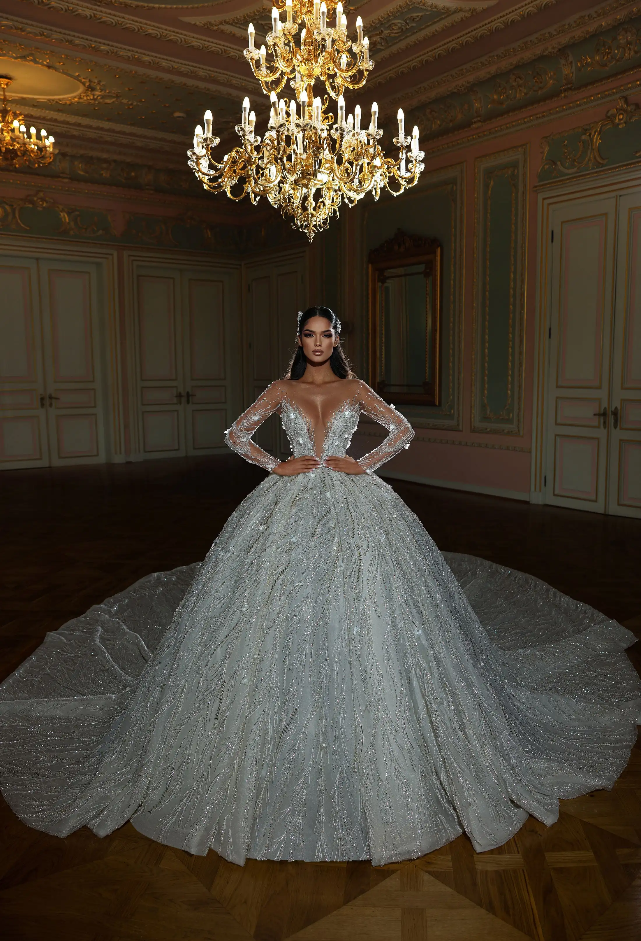 Elegant Ball Gown Wedding Dresses V Neck Long Sleeves Appliques Lace Bridal Gowns Custom Made Sweep Train Robe De Mariee