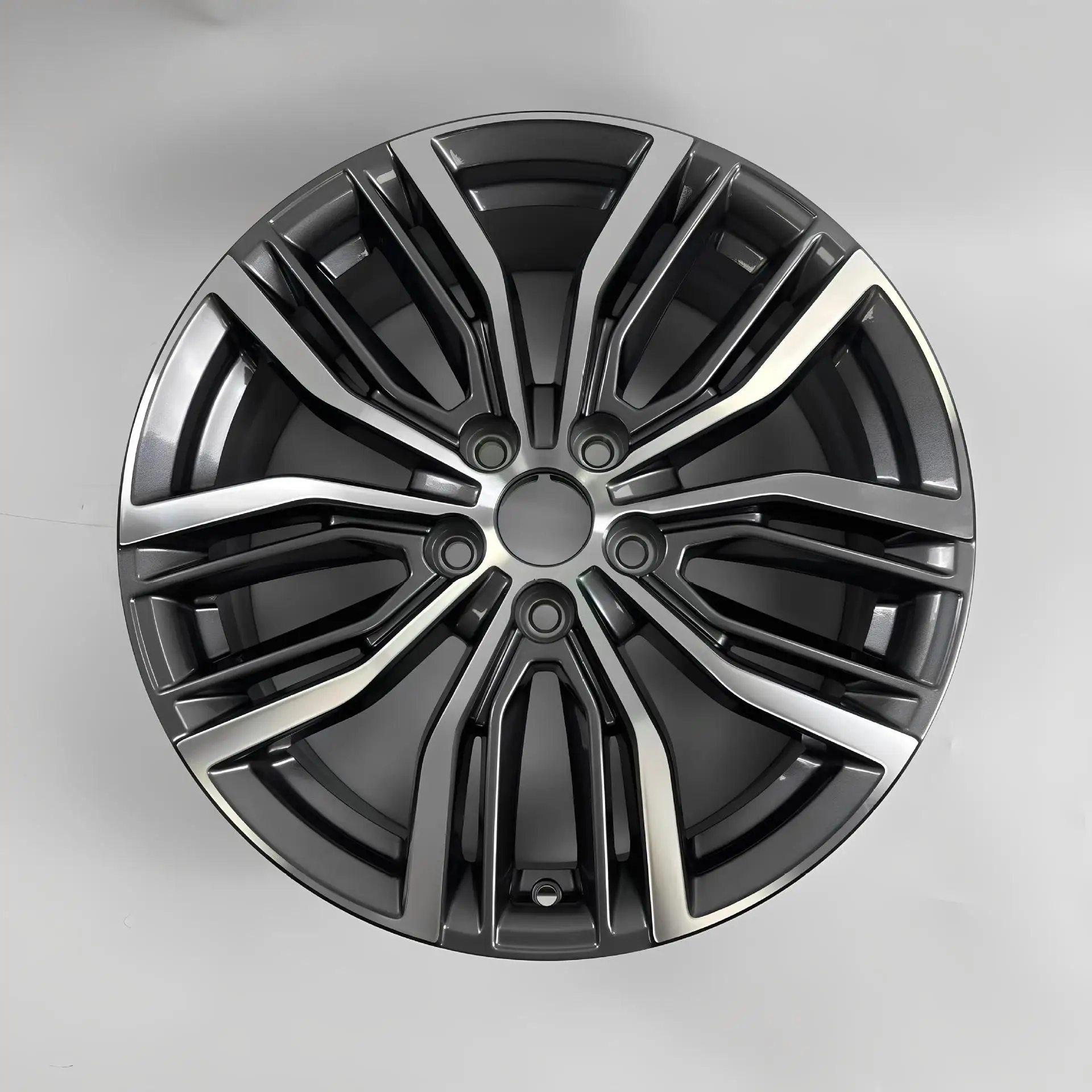 

The list price is oneApplicable to:Suitable for Geely Boyue 18-inch wheels, original and genuine matching aluminum alloy steel r