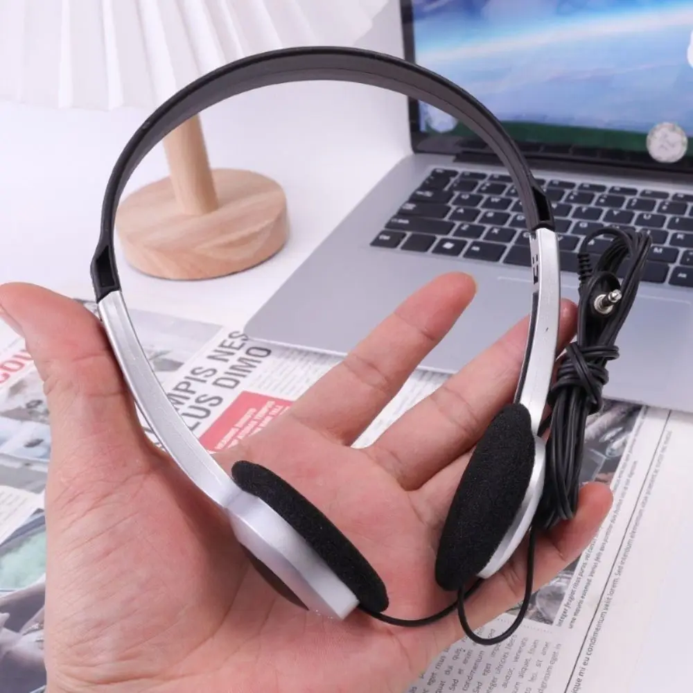 Retro Wired Headphones Hip Hop Trends Over Ear Earbud Walkman Earphone MP3 Wired Connection Music Personality Sports Headphones