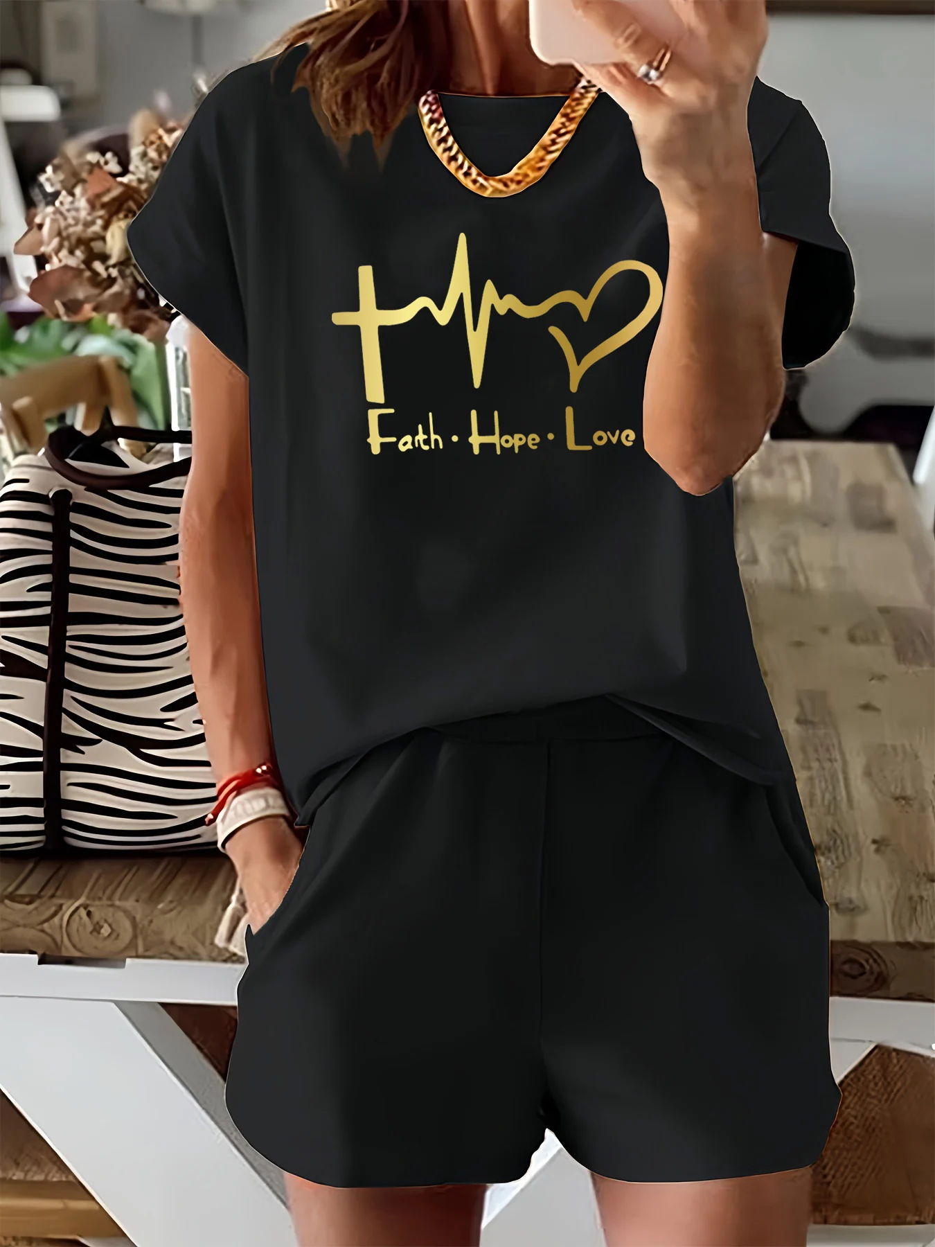 

Women's summer casual fashion love faith pattern printed loose round neck short sleeved T-shirt+loose shorts two-piece set