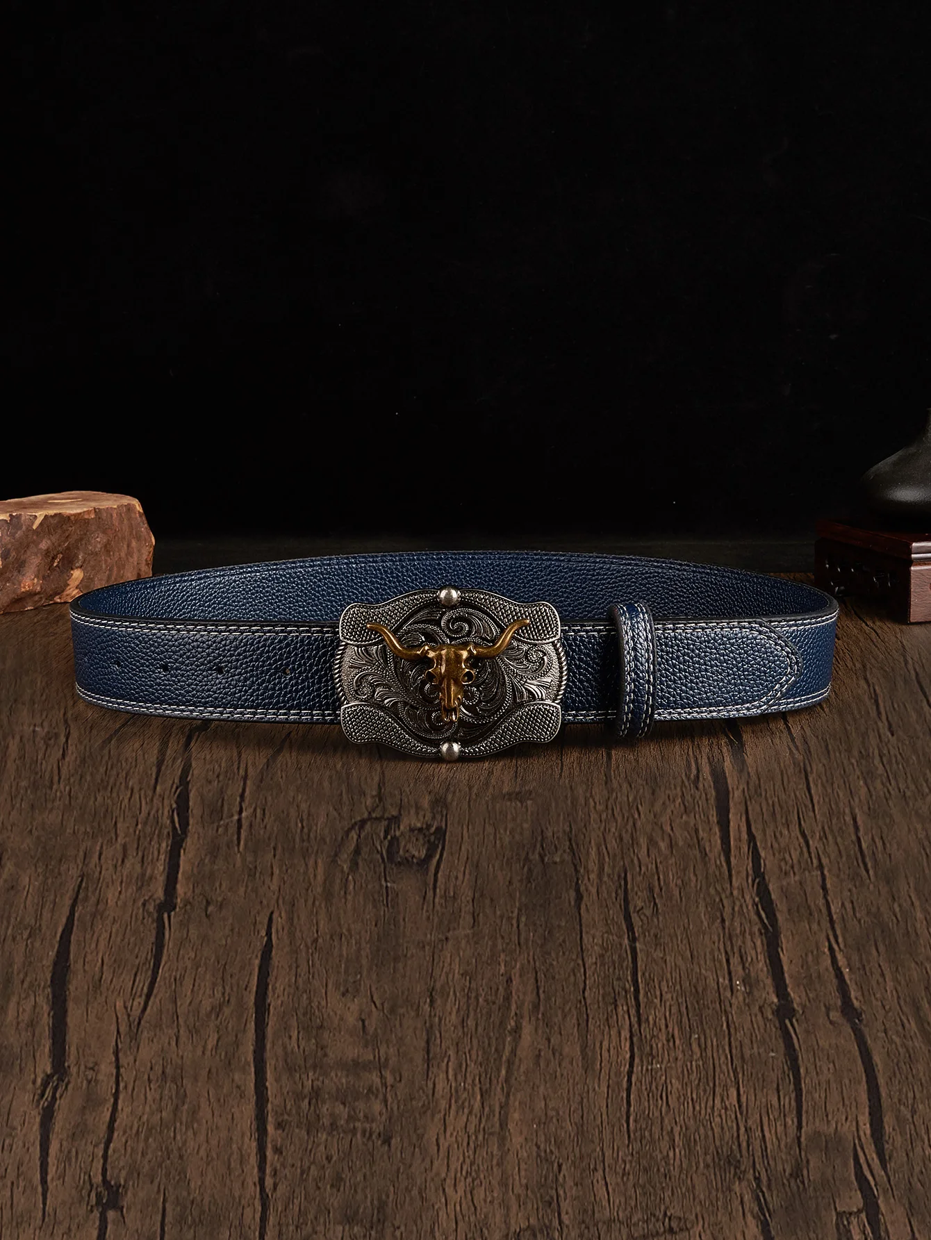 1 PC Men's VINTAGE Casual แฟชั่นสีเทา OX ดอกไม้แกะสลักโลหะ BUCKLE Litchi Texture เข็มขัดสําหรับกางเกงยีนส์