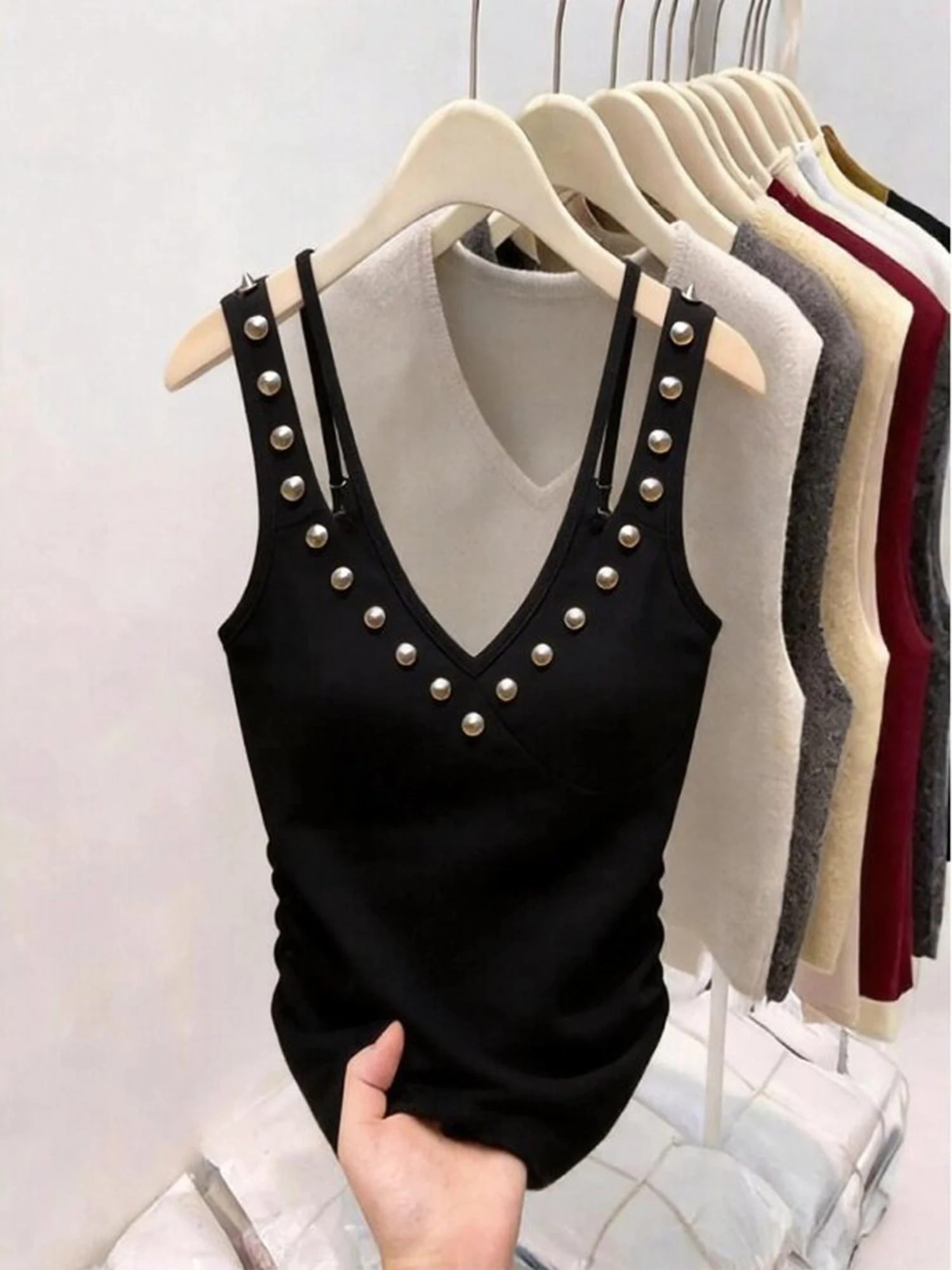 Women Black Gothic Emo V-Neck Crop Top Sleeveless Vest Off Shoulder Corset Top Y2k Gyaru Tank Top 2000s Vintage Clothes Summer