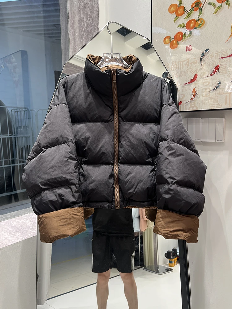 2025 Nuovo piumino corto invernale da donna edizione coreana moda colletto rialzato giacca da pane spessa allentata in colore a contrasto