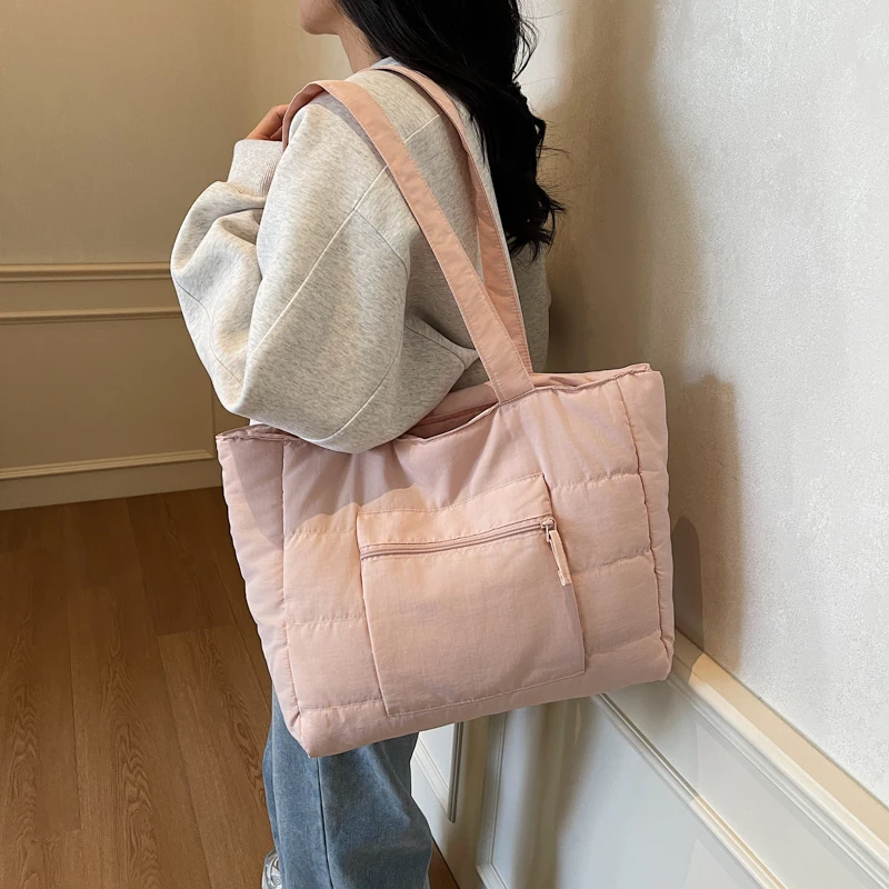 Simple and Casual Pure Color Shoulder Tote Bag with Large Capacity Perfect for Commuting and Shopping