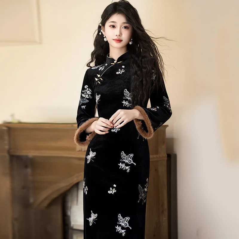 

Черный бархат с вышивкой, утолщенный зимний Cheongsam в китайском стиле с длинными рукавами, улучшенный для молодых женщин, осень Qipao